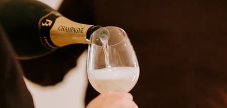 Parıldayan alkollü içecekler