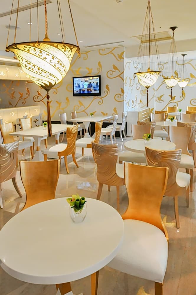 尊爵天際大飯店 Monarch Skyline Hotel