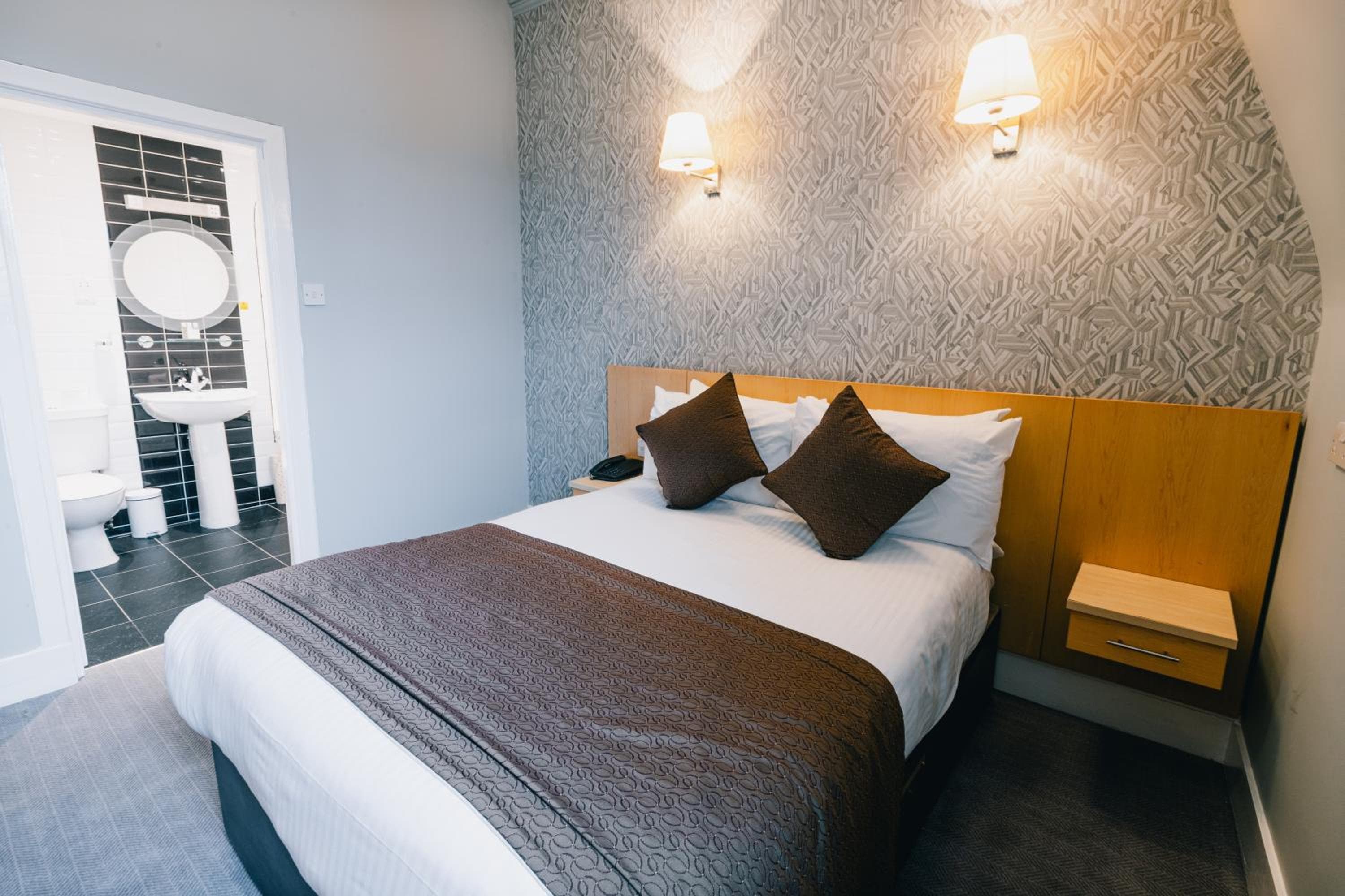 The Station Hotel, Aberdeen