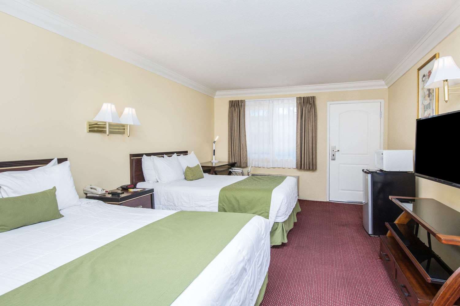 Days Inn by Wyndham Near City Of Hope