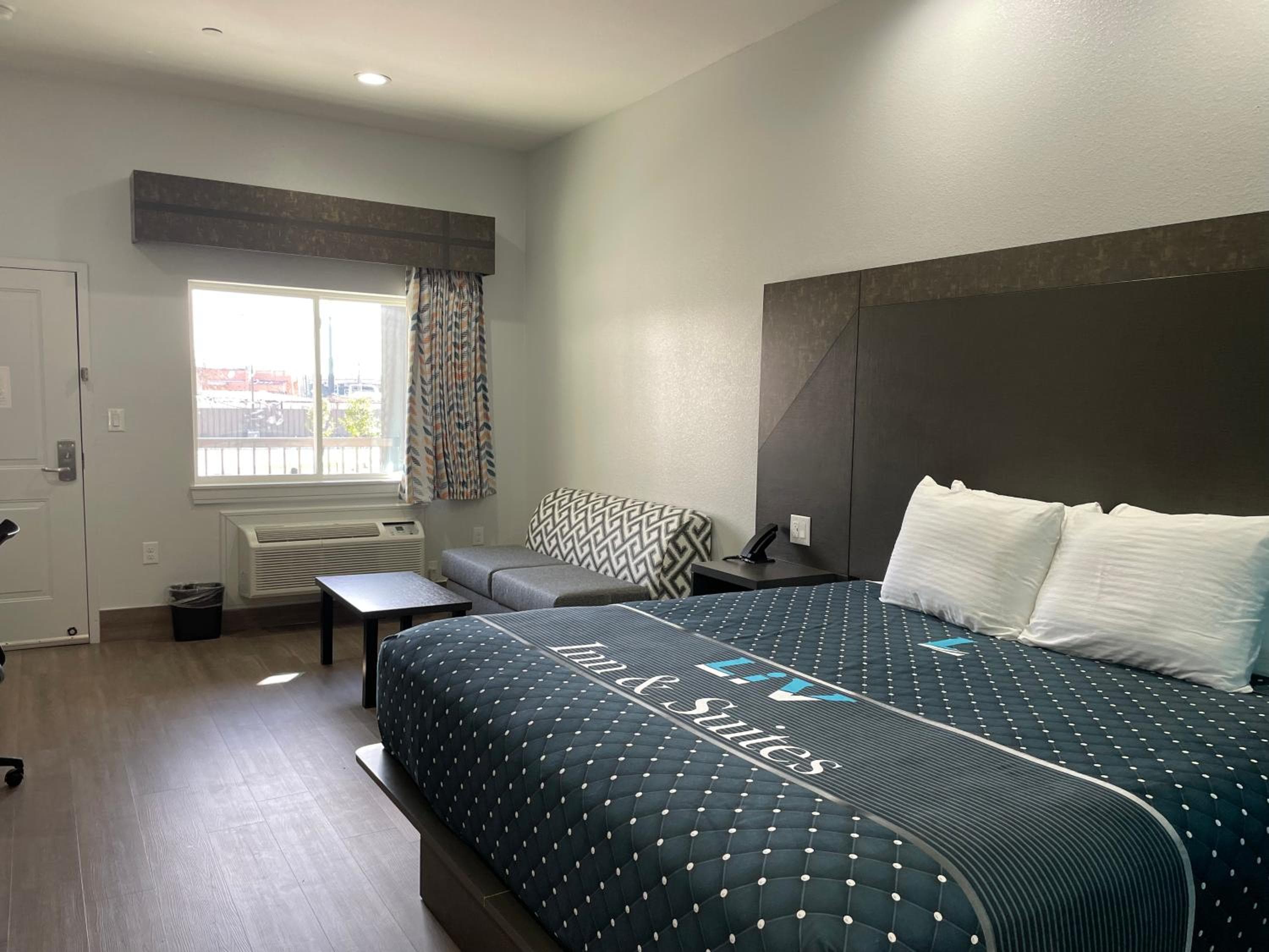 LiV Inn & Suites Houston