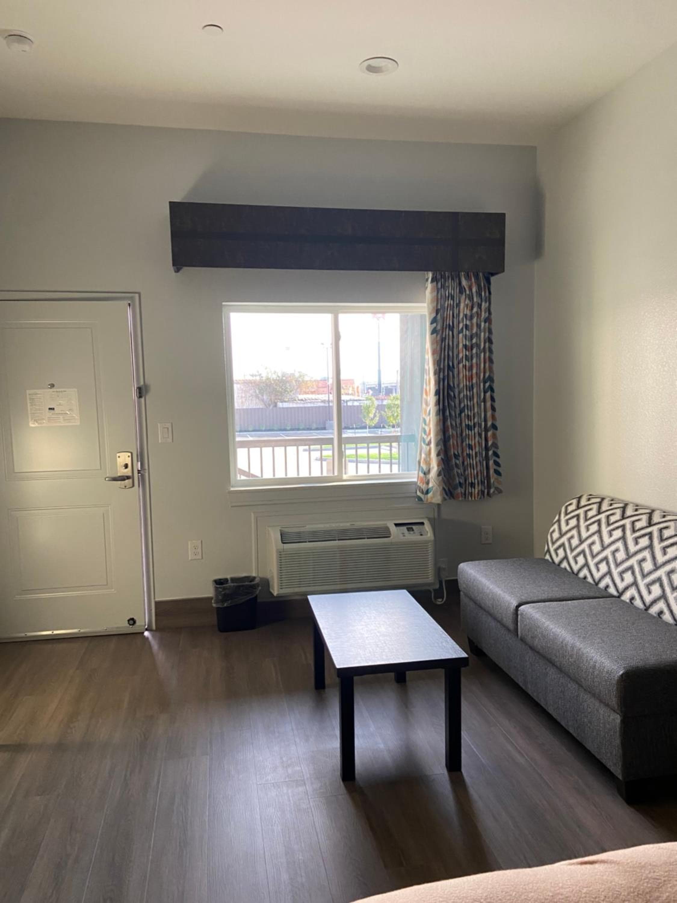 LiV Inn & Suites Houston