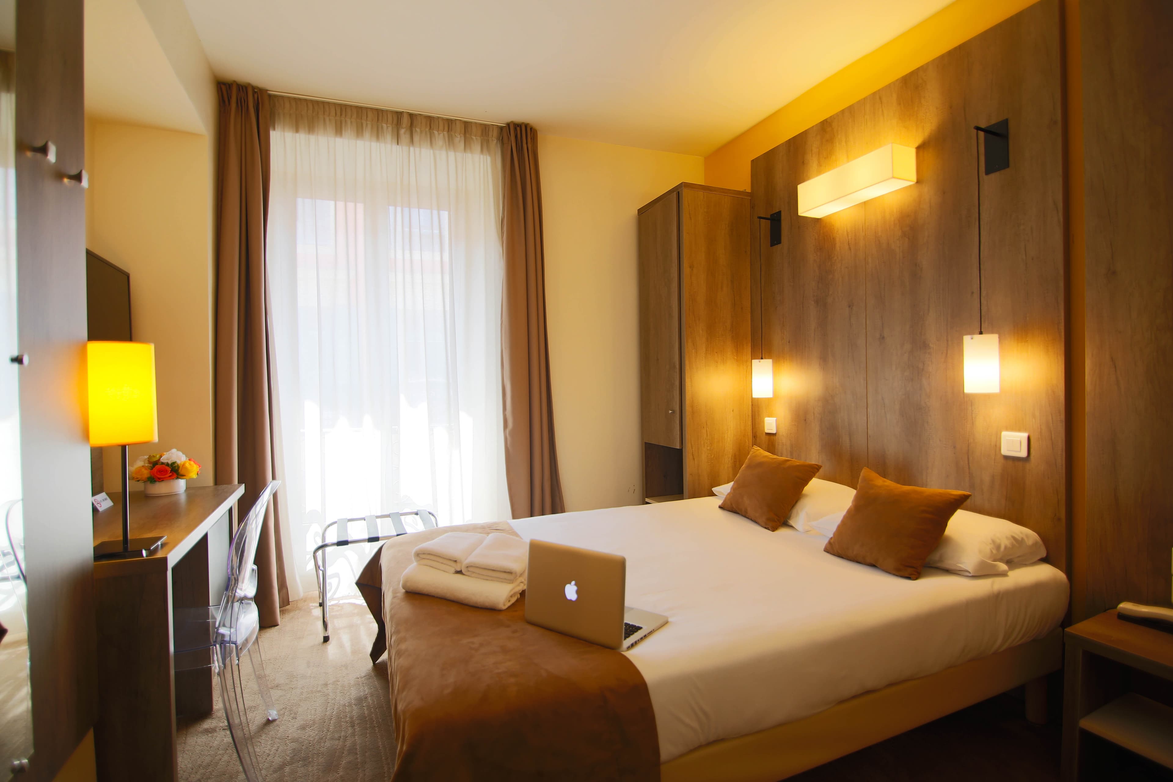 Qualys Hôtel Le Seize