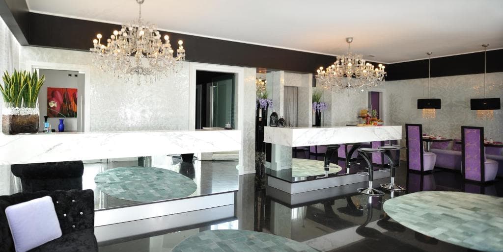 Hotel In Lounge Room