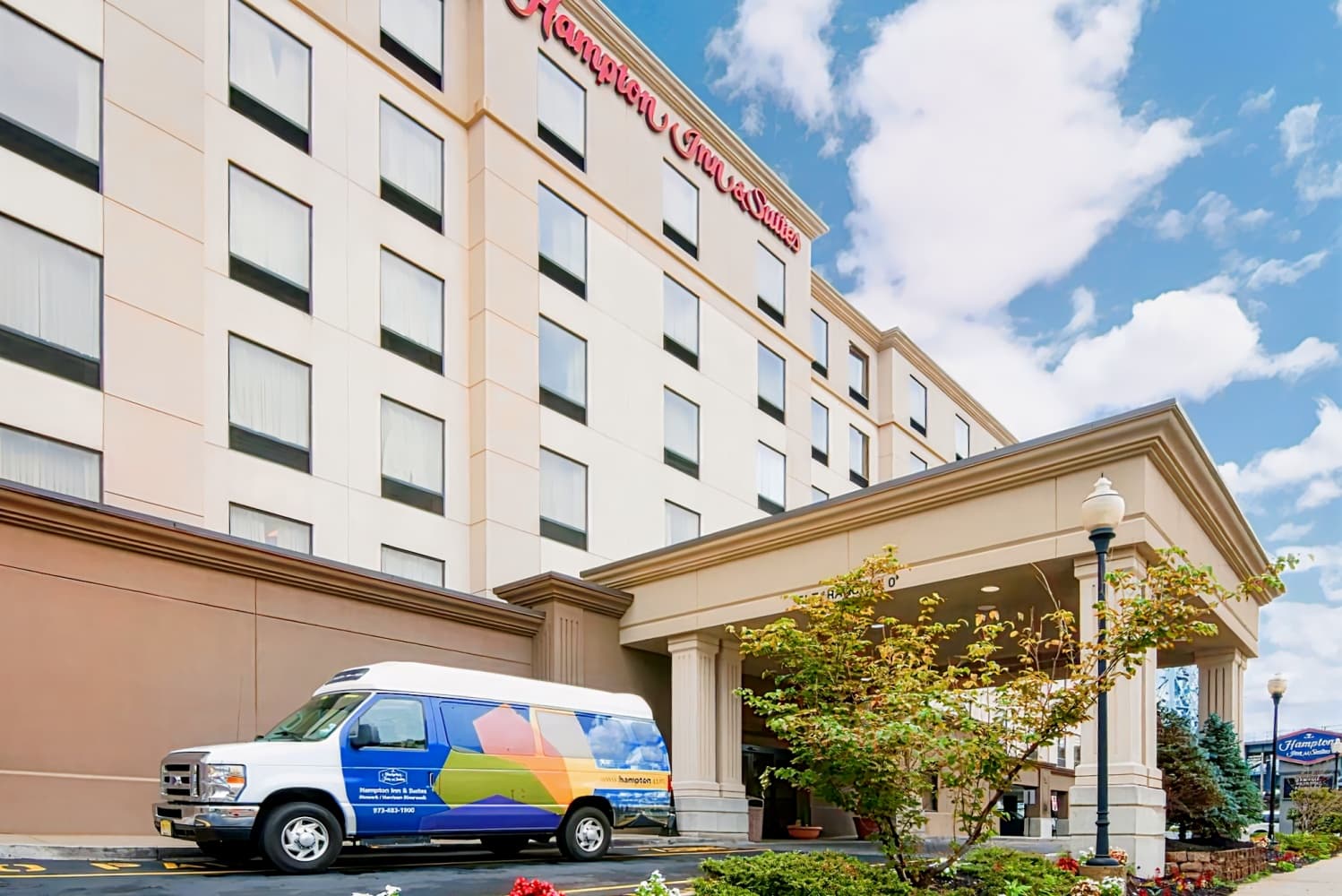 Hampton Inn & Suites Newark-Harrison