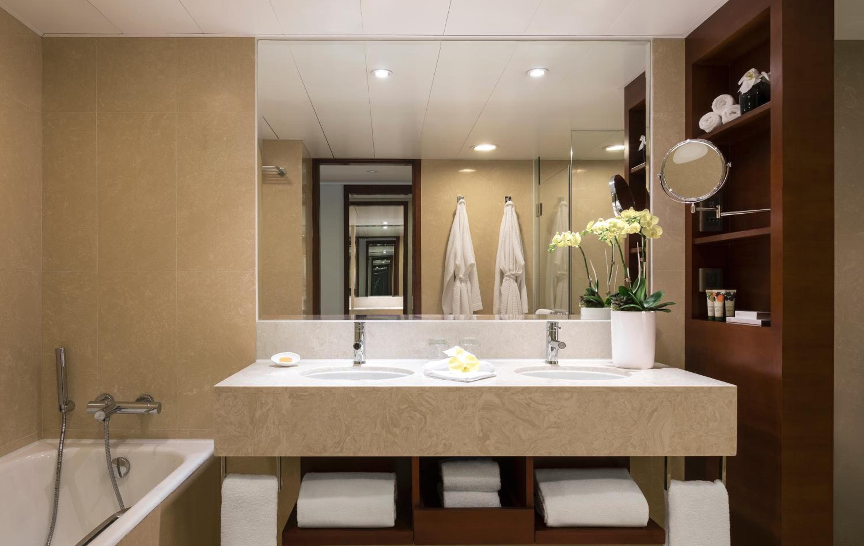 The Royal Pacific Hotel & Towers