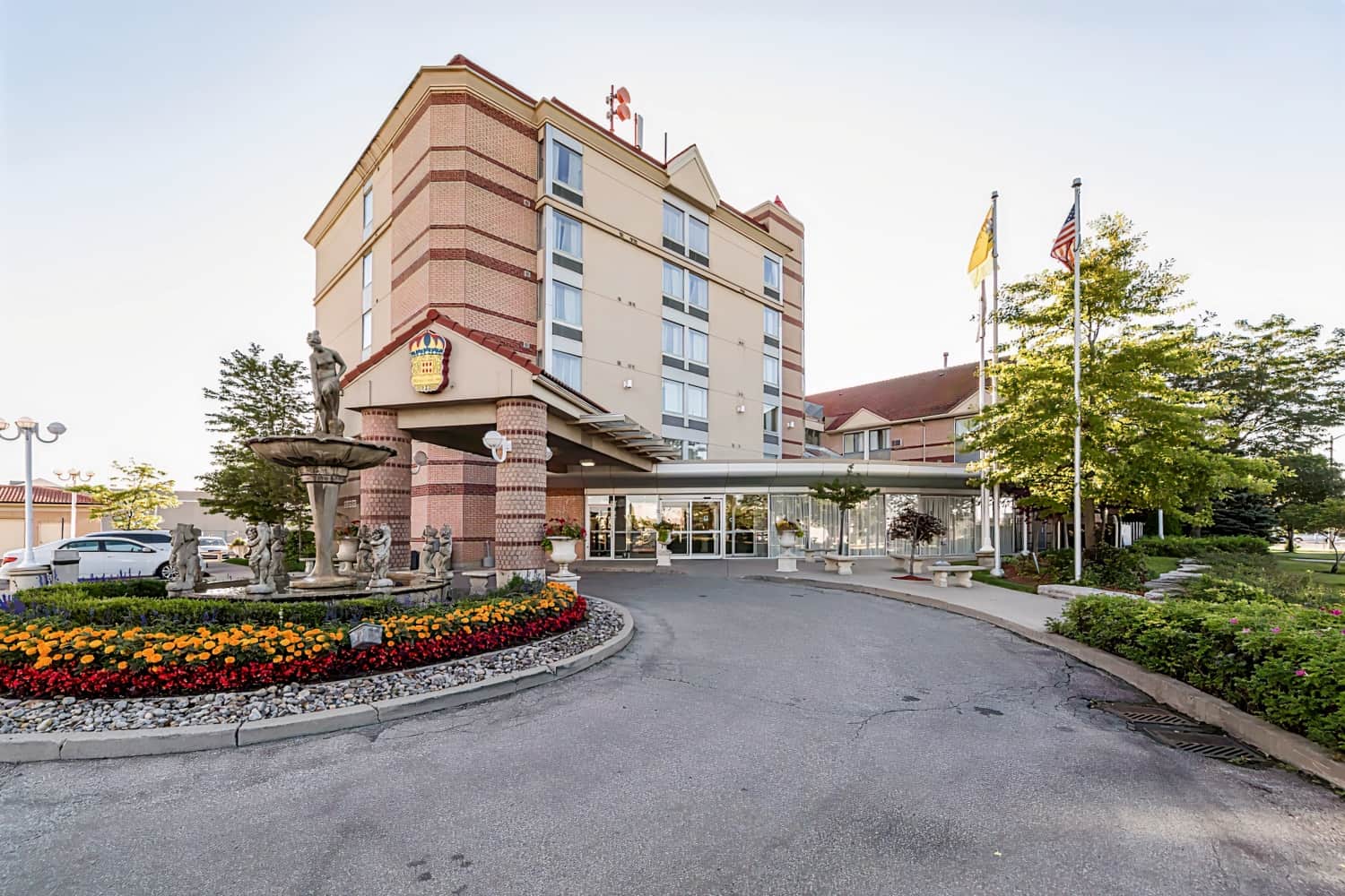 Monte Carlo Inn Airport Suites
