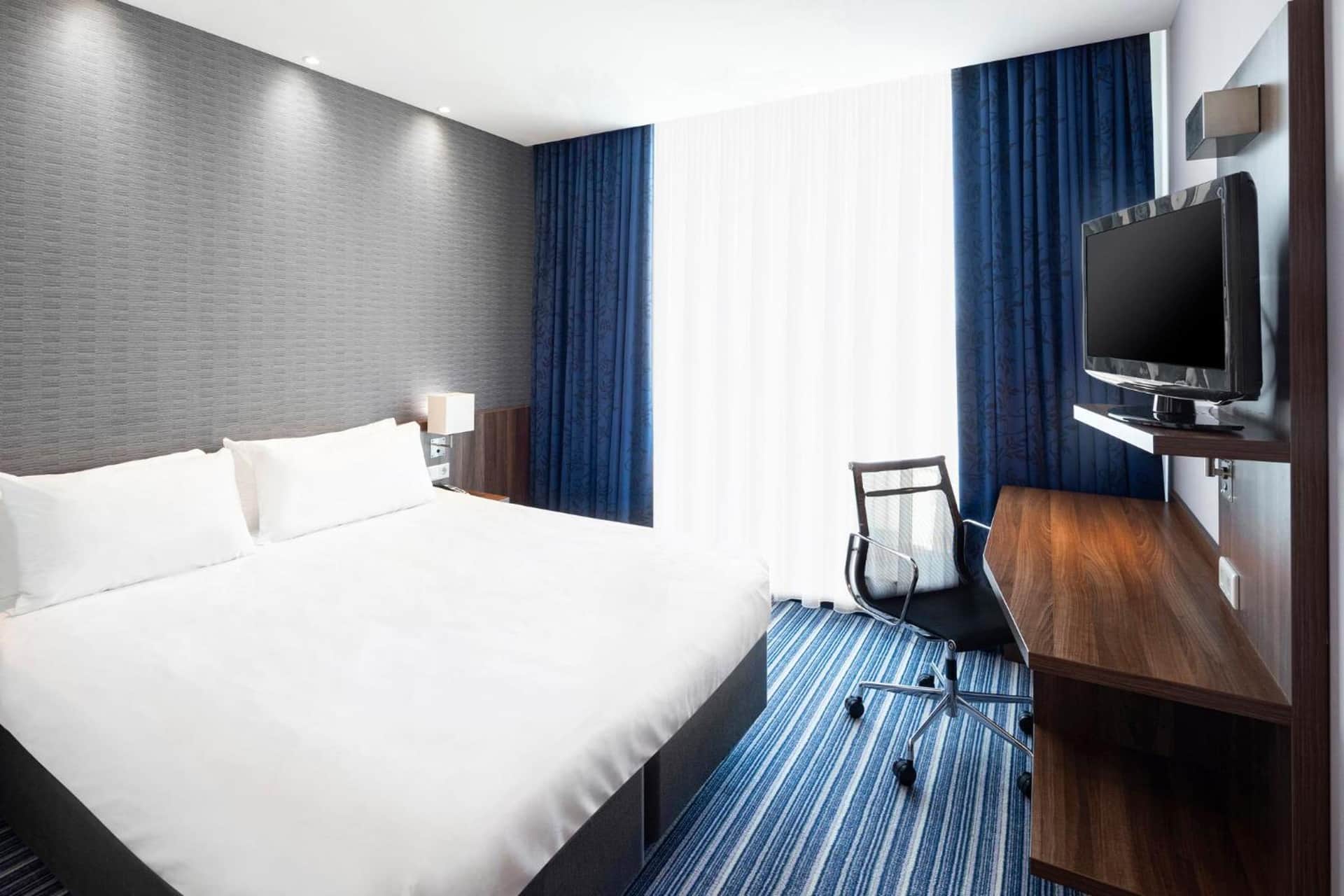 Holiday Inn Express Amsterdam Arena Towers, an IHG Hotel