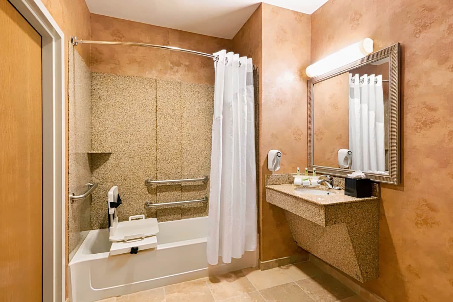 Holiday Inn Express & Suites Little Rock-West