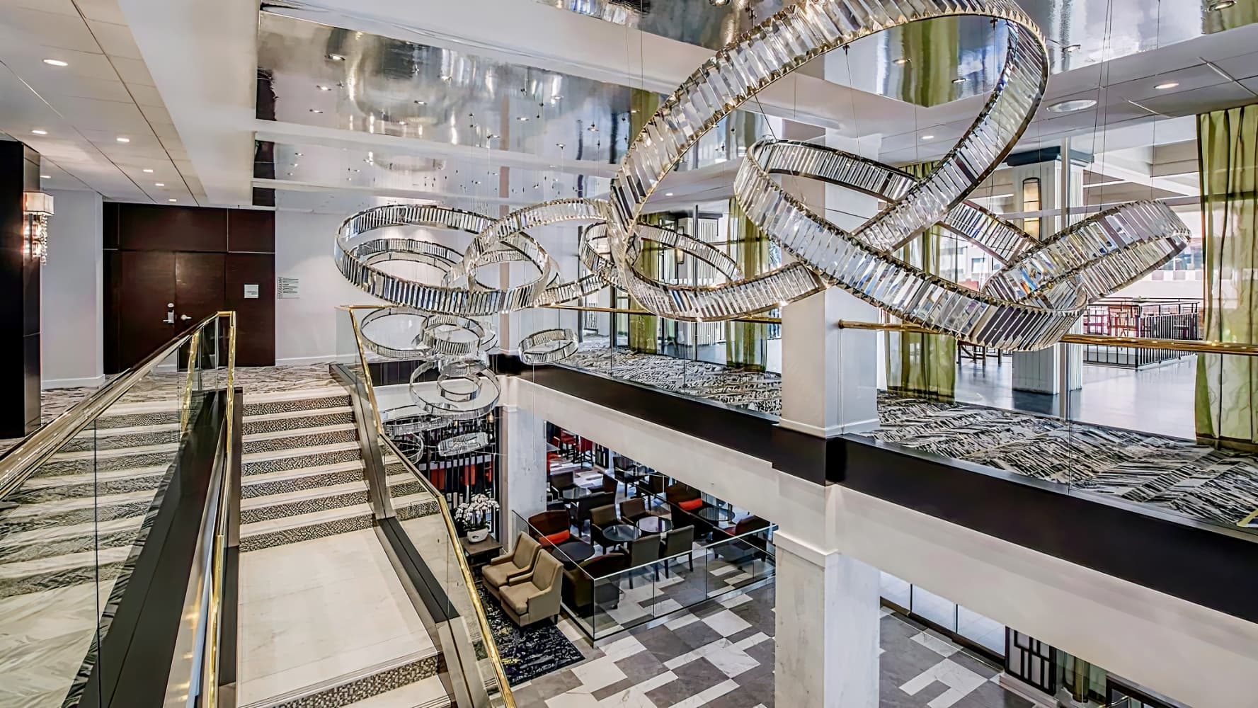 Holiday Inn Vancouver Downtown & Suites, an IHG Hotel