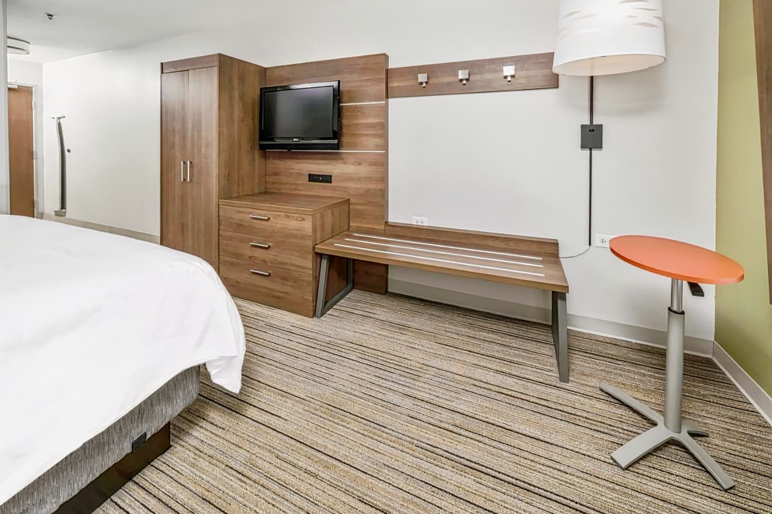 Holiday Inn Express Chicago Northwest-Vernon Hills, an IHG Hotel