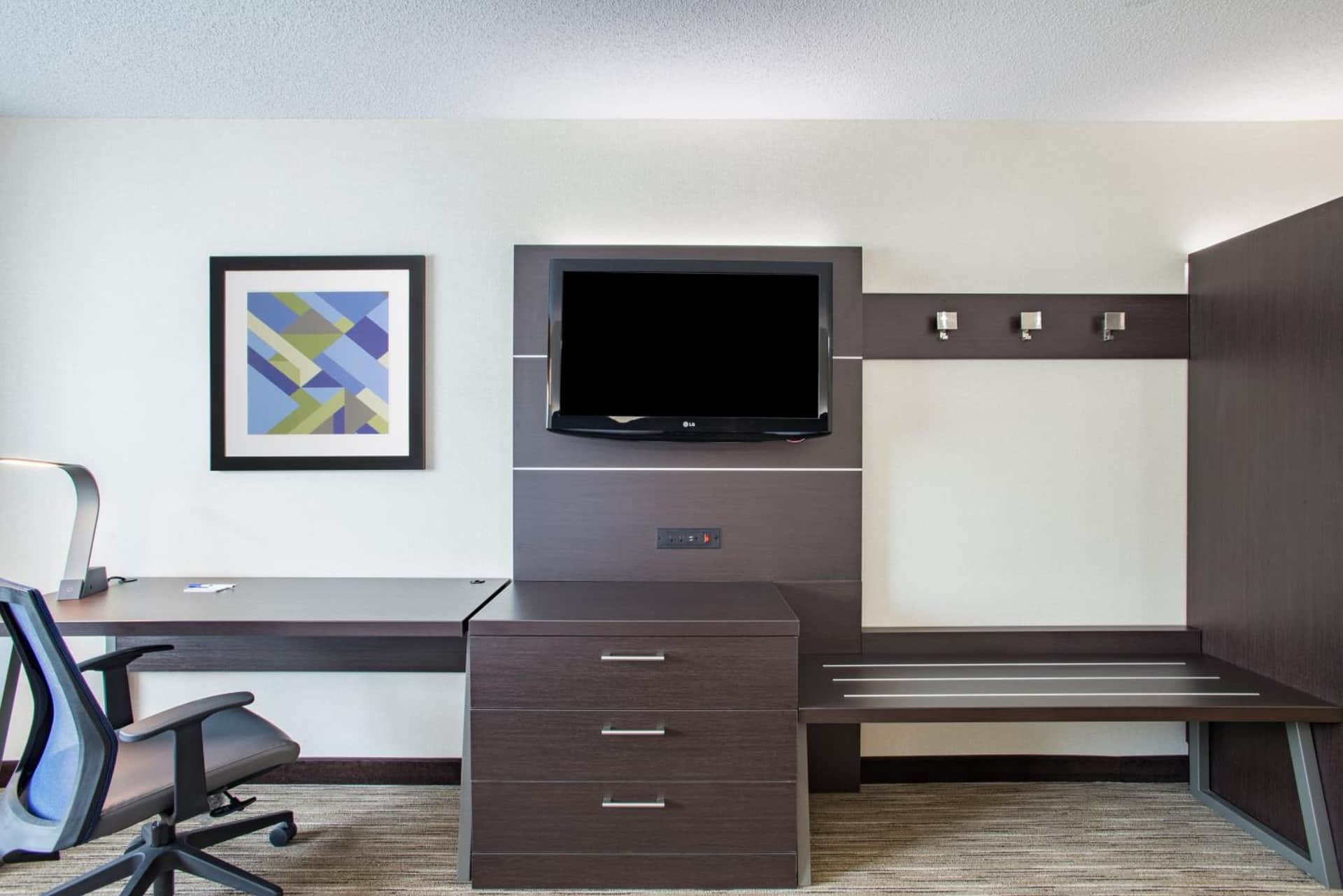 Holiday Inn Express & Suites Boston - Marlboro