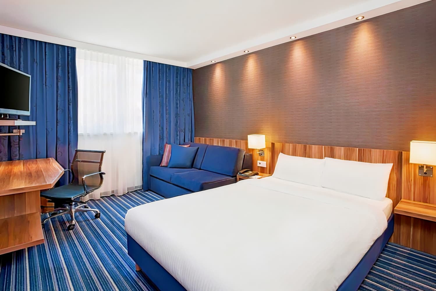 Holiday Inn Express Augsburg, an IHG Hotel