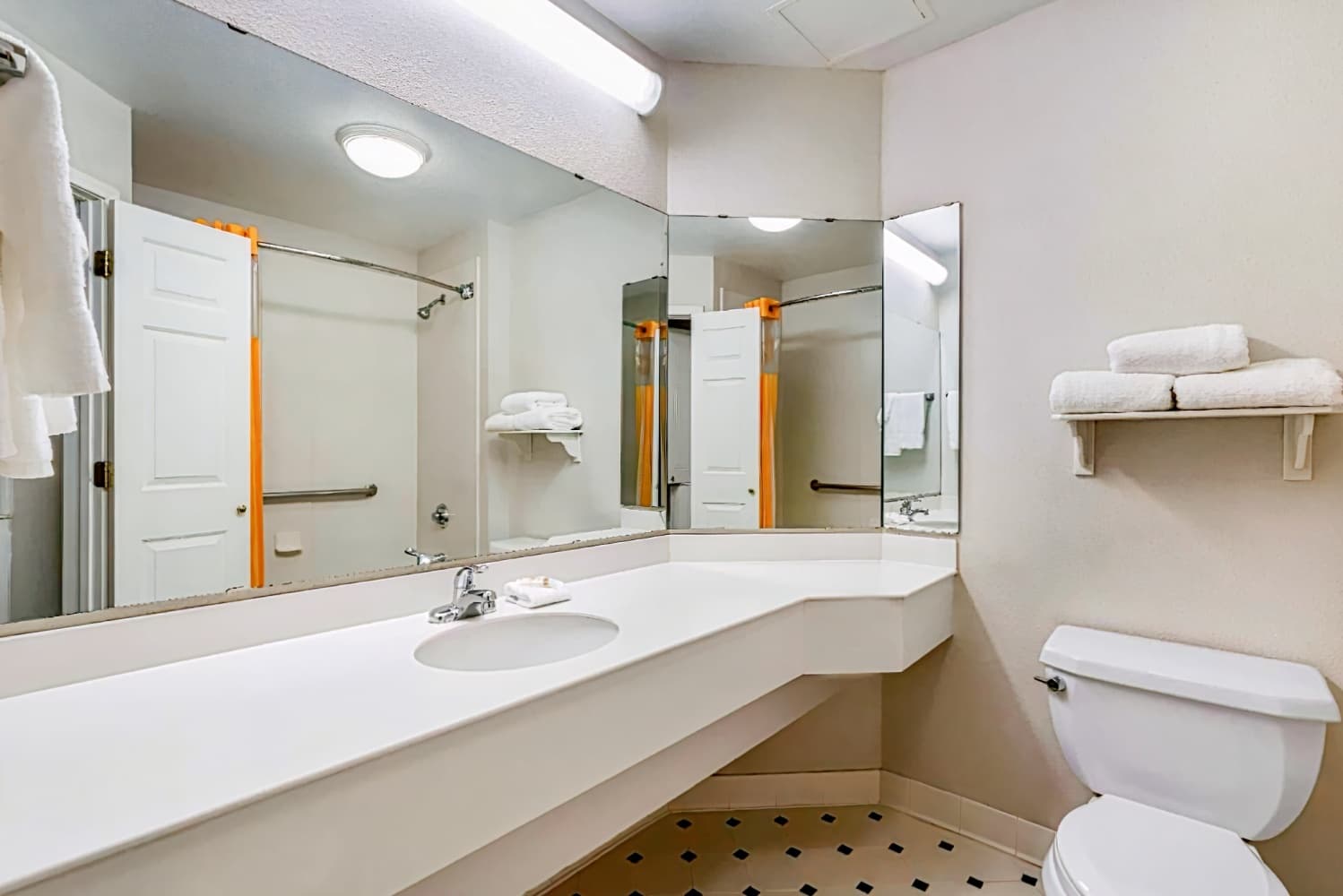 La Quinta Inn & Suites by Wyndham Phoenix West Peoria