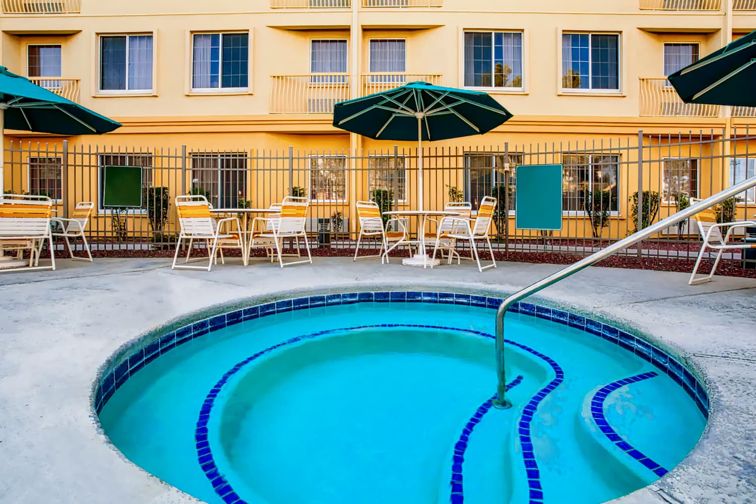 La Quinta Inn & Suites by Wyndham Tucson Airport