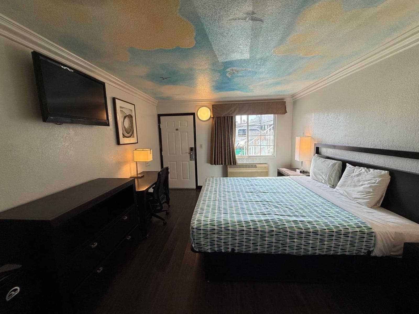 Super 7 Motel - Anaheim Packing District & Disneyland