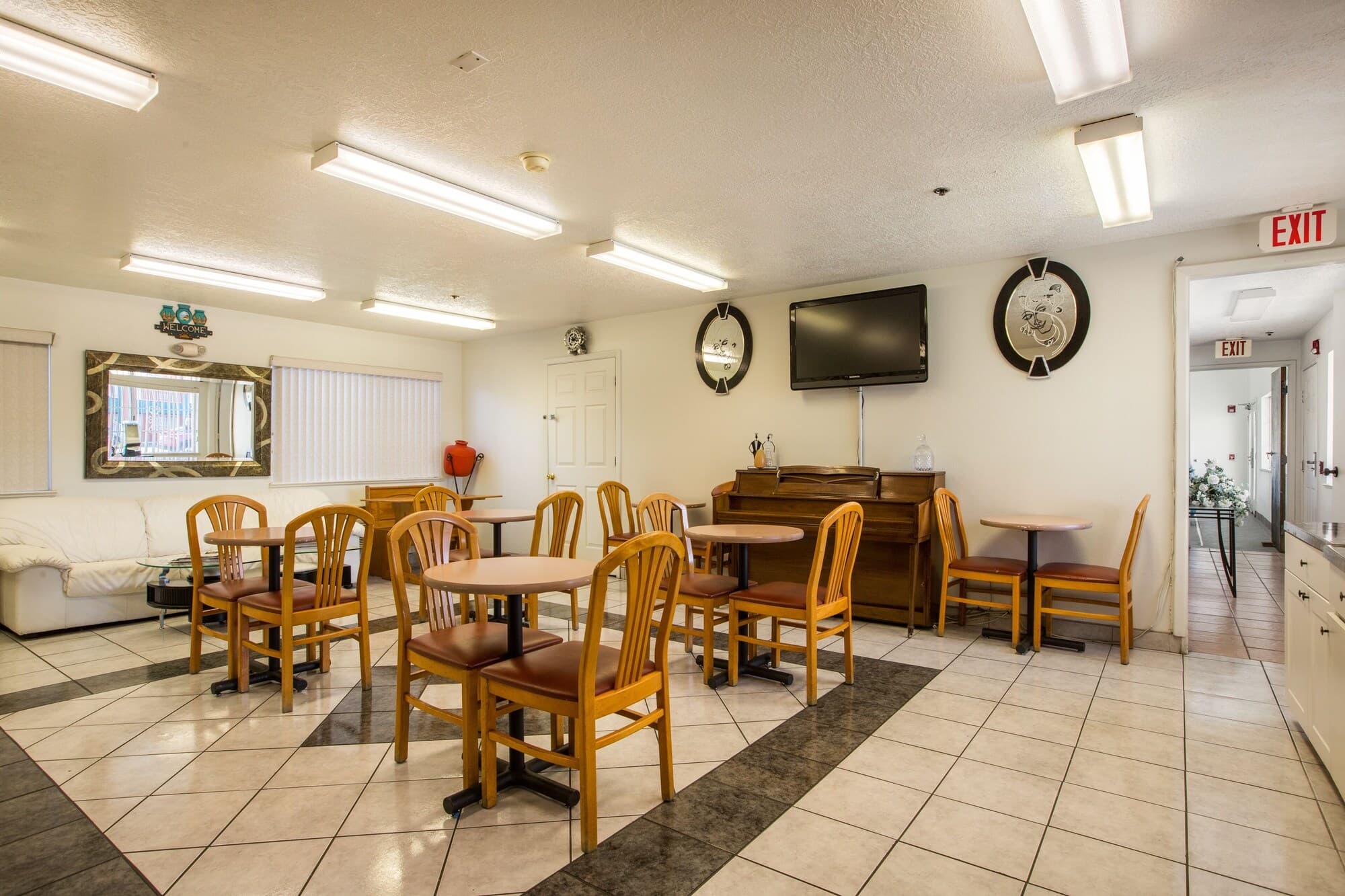 Sandia Peak Inn Old Town ABQ, a Howard Johnson by Wyndham