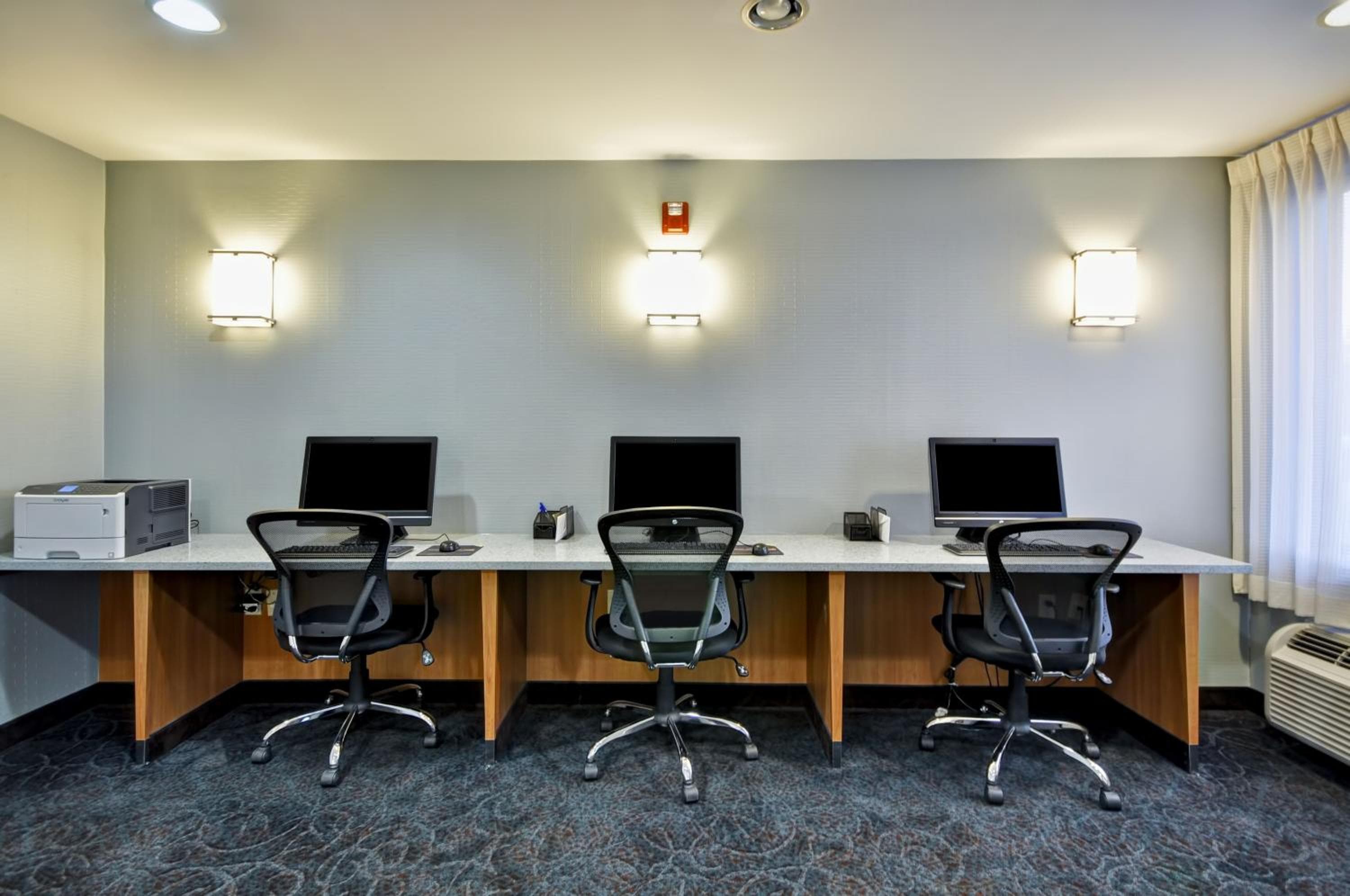 Holiday Inn Express Romulus / Detroit Airport by IHG