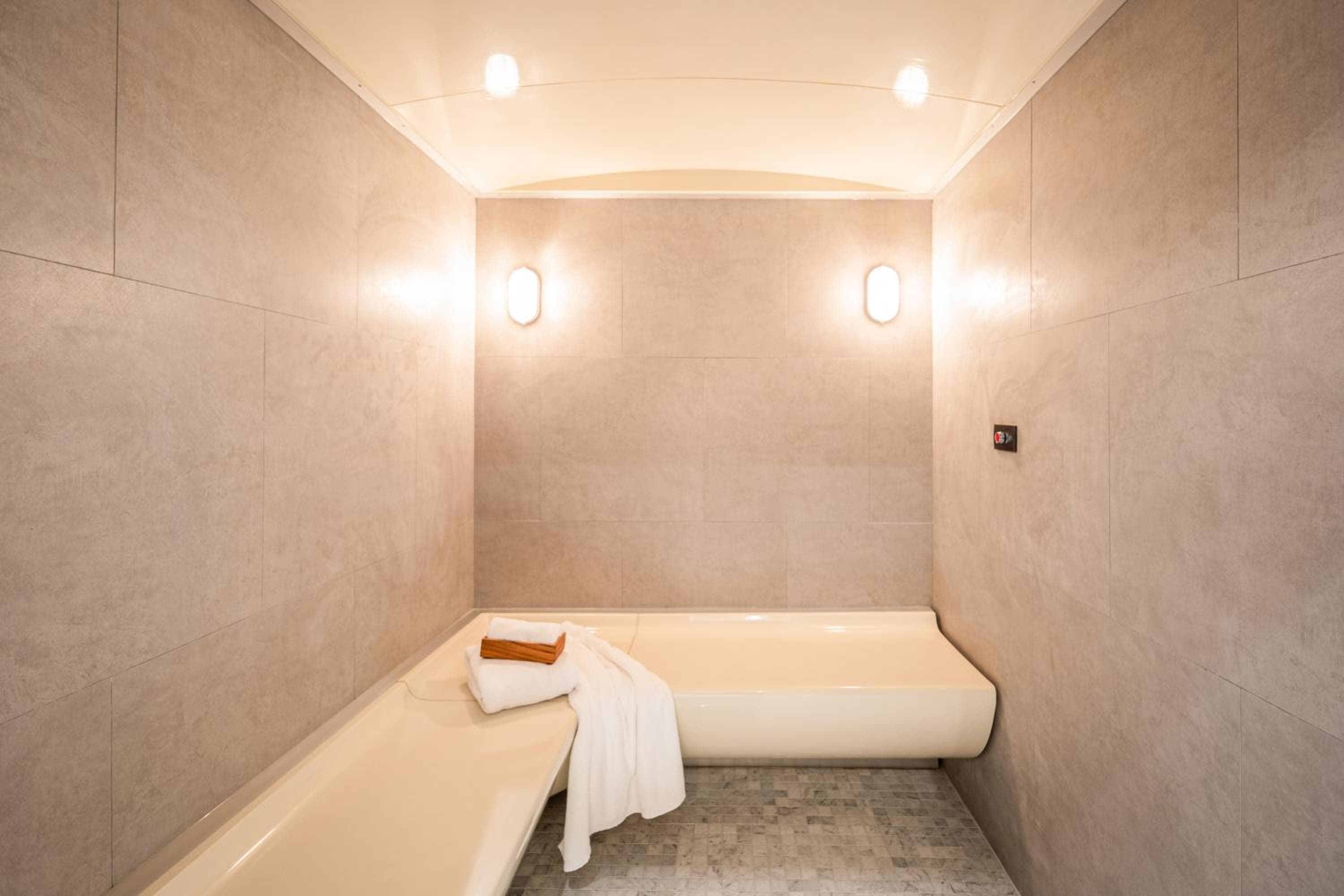 Blue Hippo & Red Crocodile Hotel