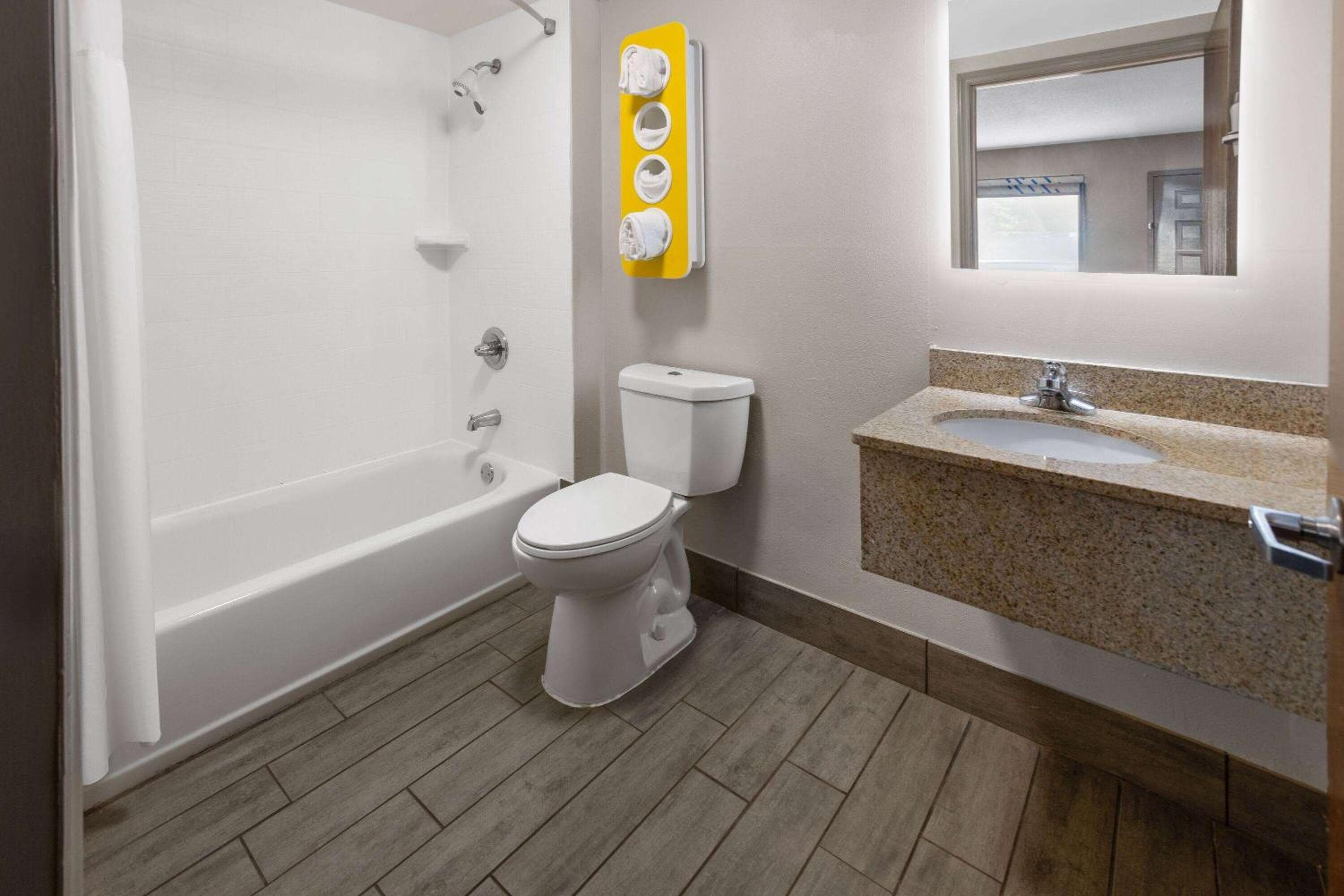 Days Inn by Wyndham Acworth