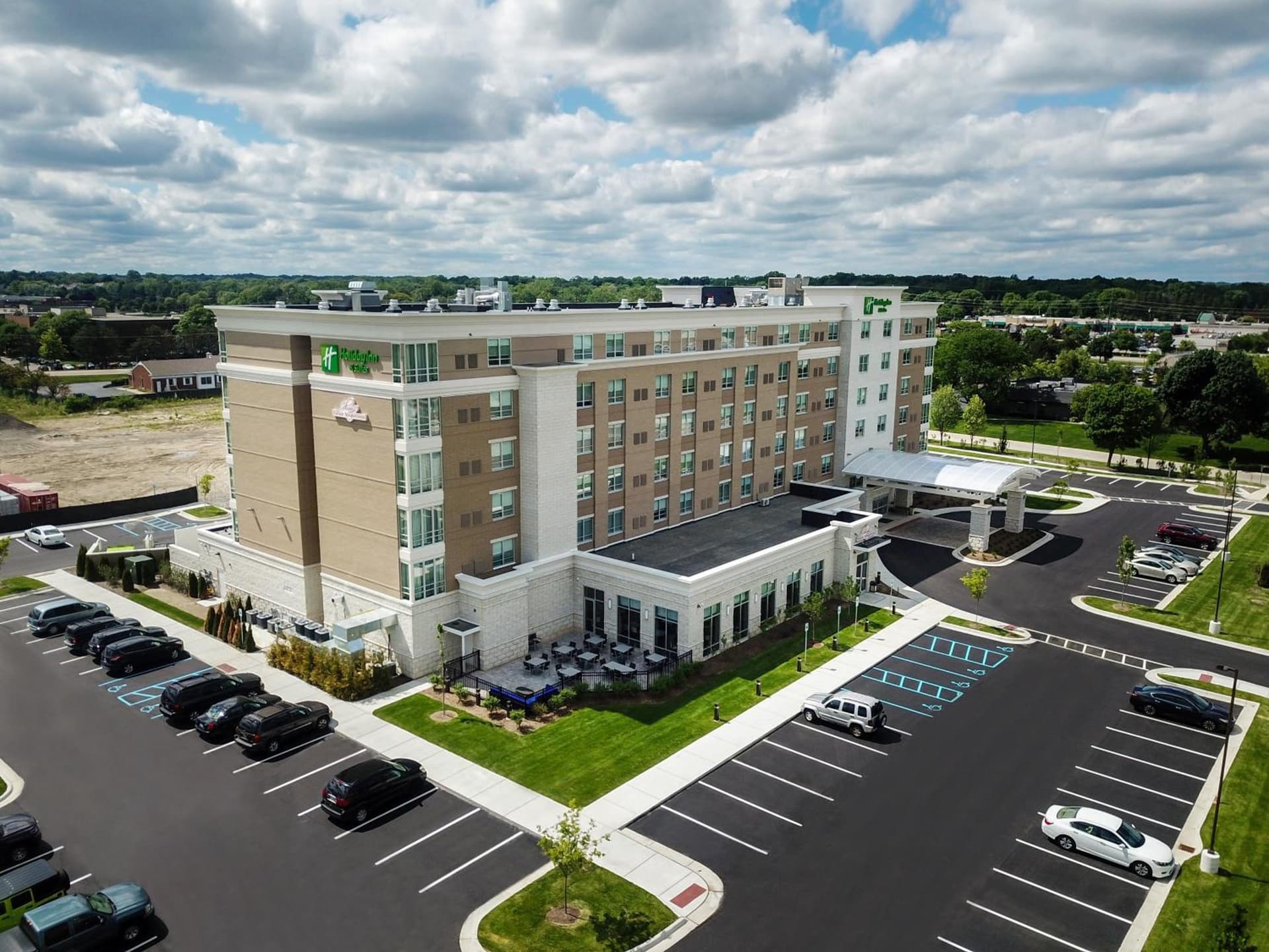 Holiday Inn & Suites Farmington Hills - Detroit NW by IHG