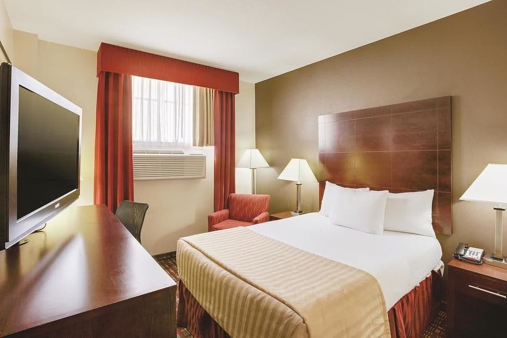 La Quinta Inn & Suites JFK Airport