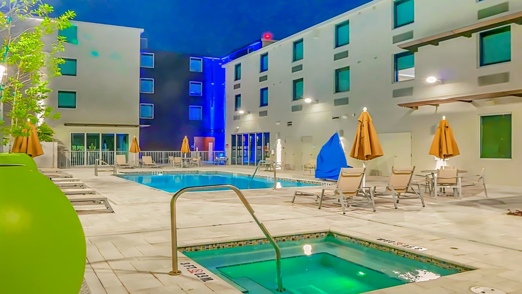 Holiday Inn Express & Suites Miami Airport and Intermodal Area